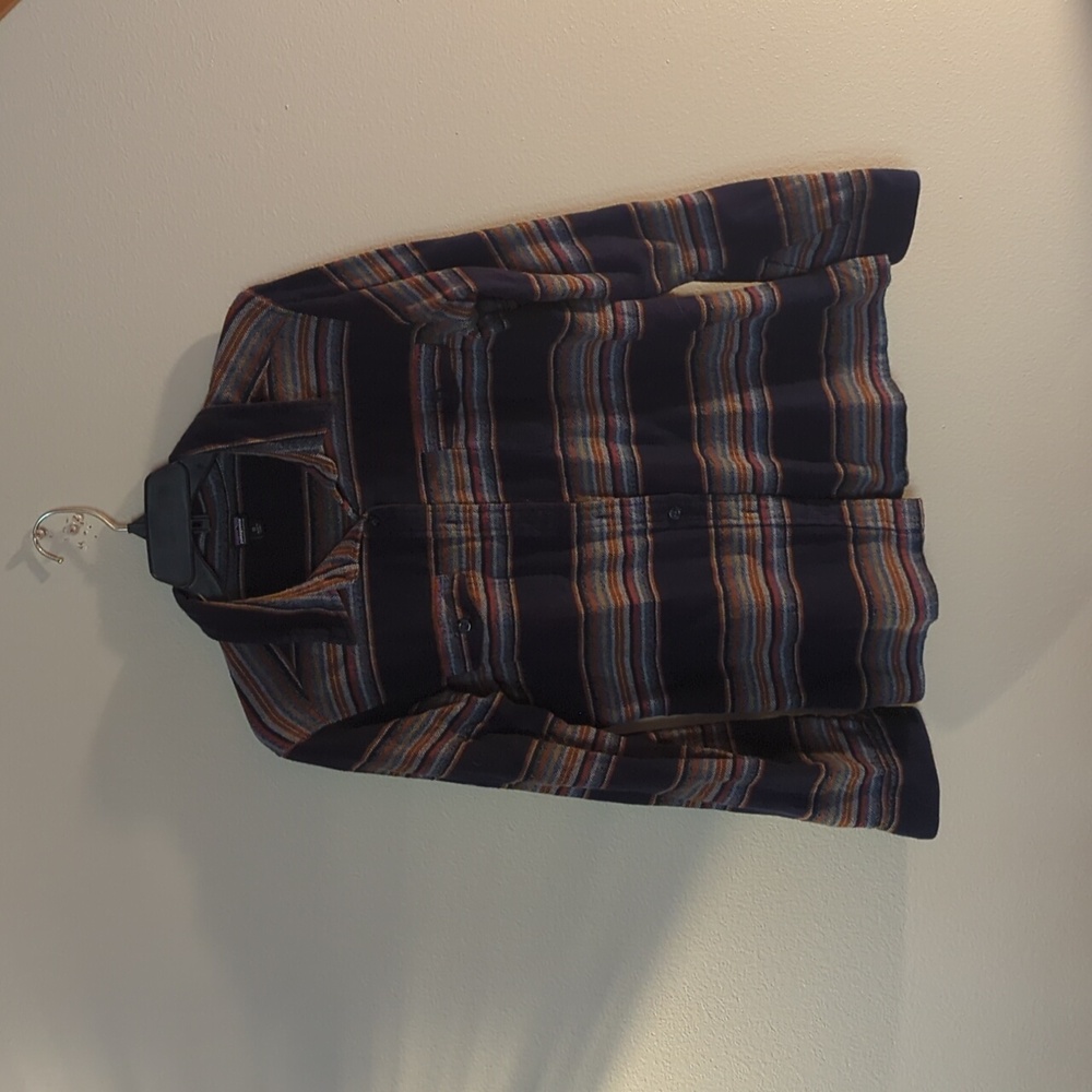 Lightly worn Patagonia flannel button up shirt